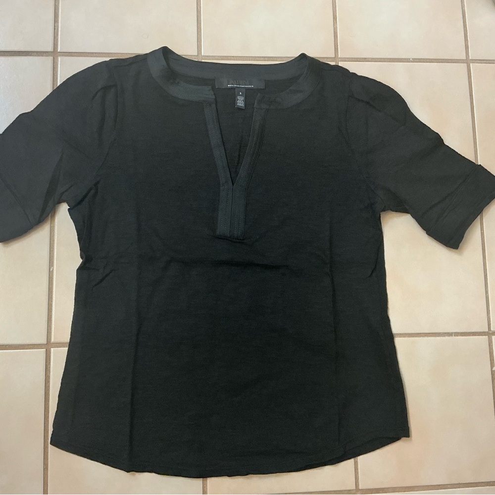 WHBM  Quarter-Sleeve  V-Neck Pleated Top Sz S Black